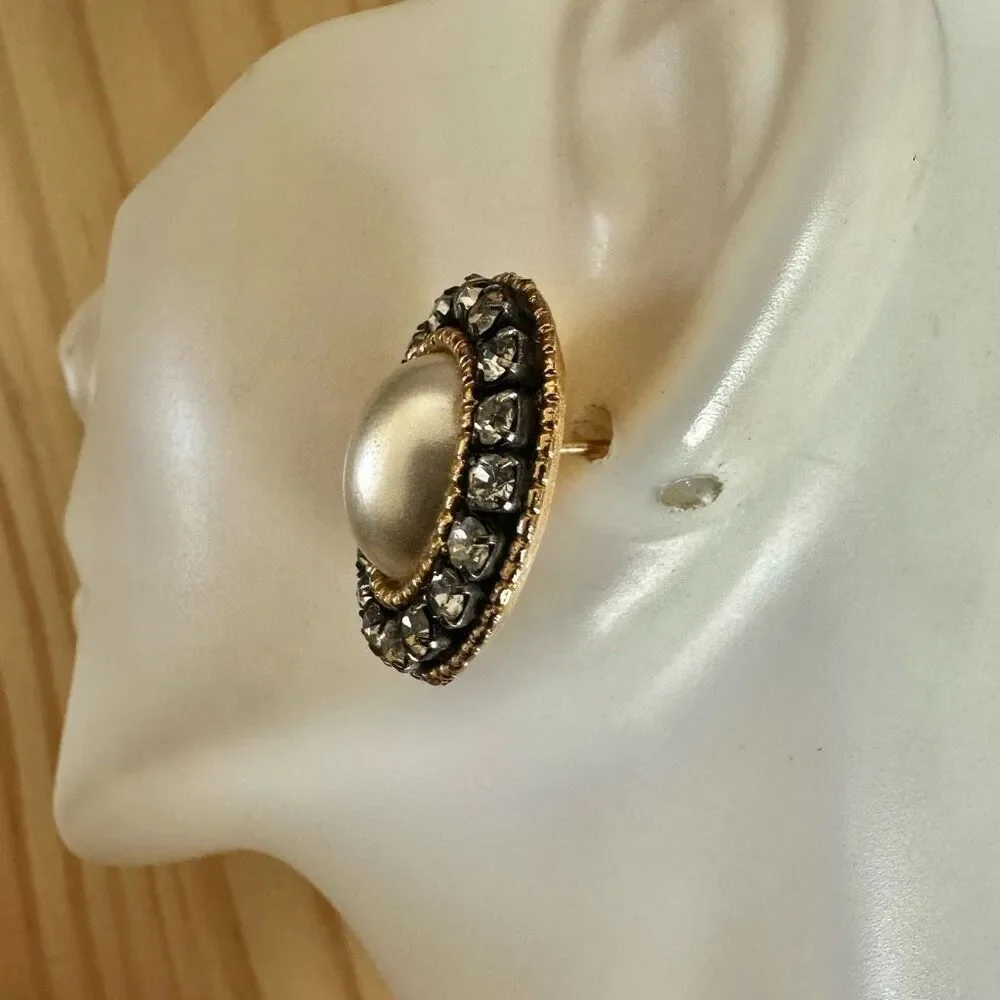 Vintage-Style Faux Pearl & Rhinestone Oval Stud Earrings